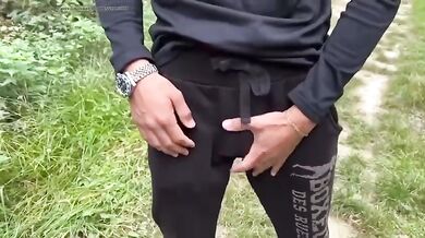 Teo italiano si sega nel bosco col cazzone