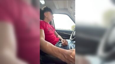 Teo fit italiano si mena in macchina