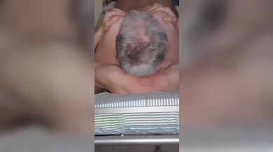 Il cazzo del nonno ancora nel mio culo