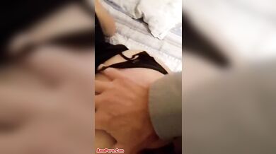 Giovane travestito di Genova succhia il cazzo di un marito etero