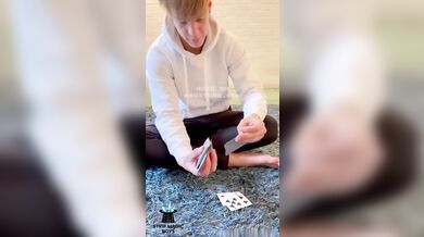 Biondino gay segato e succhiato dall'amico arrapato