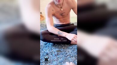 Biondino gay segato e succhiato dall'amico arrapato