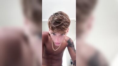 Video di un gran fico di tiktok anche lui sicuramente gay