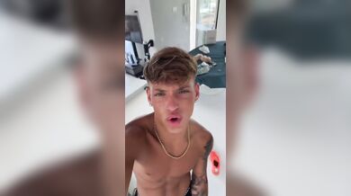 Video di un gran fico di tiktok anche lui sicuramente gay