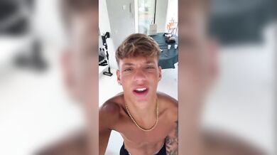 Video di un gran fico di tiktok anche lui sicuramente gay