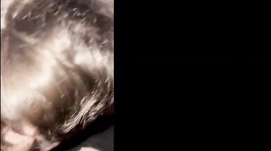 Passivo magro condiviso e scopato da due attivi maiali