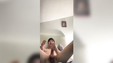 Ragazzo bruno di Torino si sega per il suo ragazzo