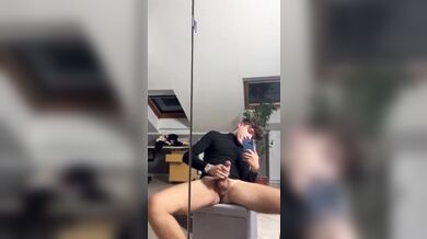 Modello gay ed influencer si spara una sega per il suo ragazzo