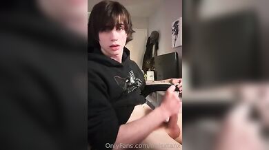 Trxisxtanx sborra due volte di fila in video esclusivo gay OF