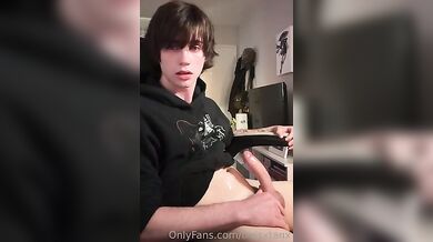 Trxisxtanx sborra due volte di fila in video esclusivo gay OF