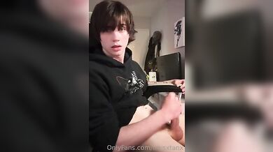 Trxisxtanx sborra due volte di fila in video esclusivo gay OF