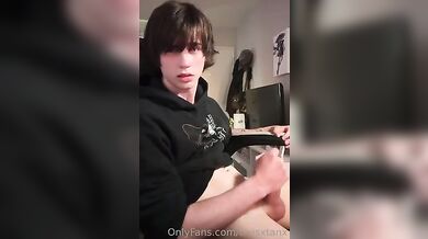 Trxisxtanx sborra due volte di fila in video esclusivo gay OF