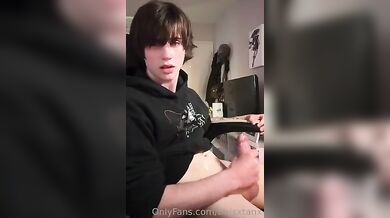 Trxisxtanx sborra due volte di fila in video esclusivo gay OF