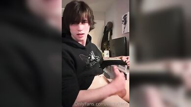 Trxisxtanx sborra due volte di fila in video esclusivo gay OF