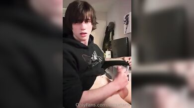 Trxisxtanx sborra due volte di fila in video esclusivo gay OF