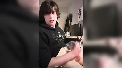 Trxisxtanx sborra due volte di fila in video esclusivo gay OF