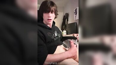 Trxisxtanx sborra due volte di fila in video esclusivo gay OF