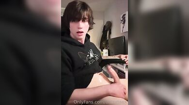 Trxisxtanx sborra due volte di fila in video esclusivo gay OF