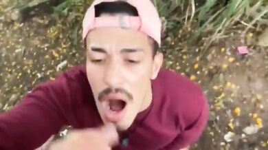 Divertimento cruising al parco con pompini e scopate gay