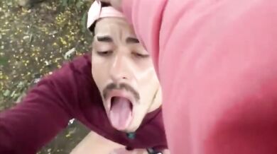 Divertimento cruising al parco con pompini e scopate gay