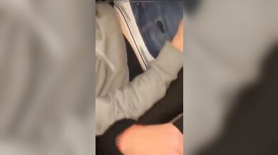 L’ultimo che resta sveglio vince e si diverte col sesso gay