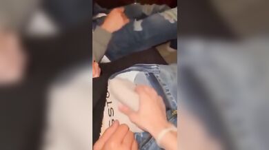 L’ultimo che resta sveglio vince e si diverte col sesso gay