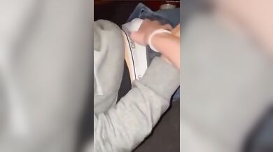 L’ultimo che resta sveglio vince e si diverte col sesso gay