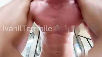 Ragazzo gay italiano inculato con forza dal suo personal trainer