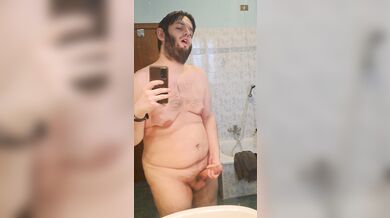 Nudo davanti allo specchio mi diverto col mio cazzone