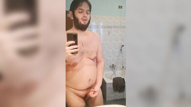 Nudo davanti allo specchio mi diverto col mio cazzone