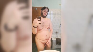 Nudo davanti allo specchio mi diverto col mio cazzone