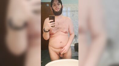 Nudo davanti allo specchio mi diverto col mio cazzone