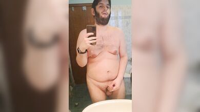 Nudo davanti allo specchio mi diverto col mio cazzone