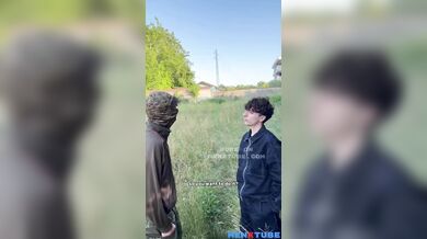 Rimorchiato e scopato in auto da un ragazzo italiano arrapato