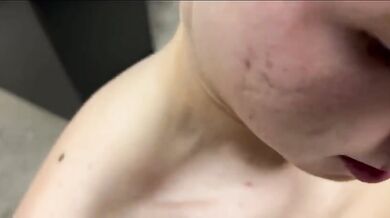 Biondo gay fa coming out col suo papà che è frocio pure lui