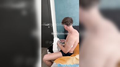 Ragazzo italiano gay sfonda il culo a suo cugino