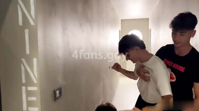 Puttanella gay sopata da due maschi italiani allupati