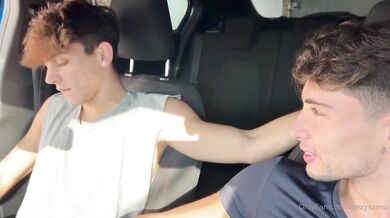 Bel ragazzo gay scopa in auto col meccanico per non pagare la riparazione