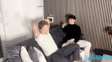 Giovanissimi twink italiani scopati dai loro ragazzi più grandi