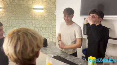 Giovanissimi twink italiani scopati dai loro ragazzi più grandi