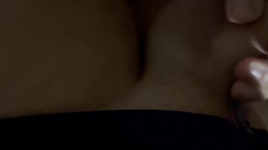 Guardone filma ragazzo etero che si fa una sega al bagno pubblico