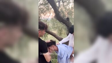 Ragazzi gay scopano in camporella