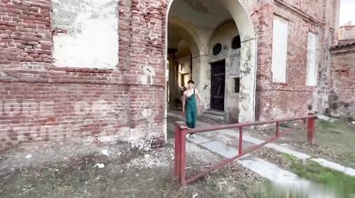 Giardiniere gay si fa guardare e segare dal suo datore di lavoro