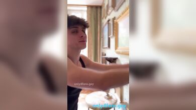 Amici scopano nella casa vacanze porenotata su AirBNB