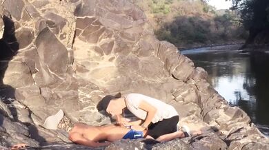 Trombata gay in una caletta i nriva al fgiume