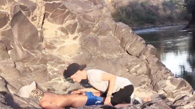 Trombata gay in una caletta i nriva al fgiume