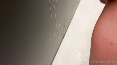 Ragazzotti etero si fanno le seghe tutto il pomeriggio sborrando ovunque