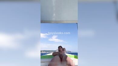 Sega al largo di Portofino di un ragazzo gay italiano