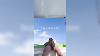 Sega al largo di Portofino di un ragazzo gay italiano