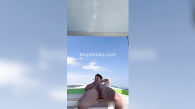 Sega al largo di Portofino di un ragazzo gay italiano